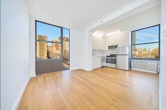 Building Photo - Second Avenue