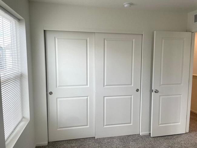 Building Photo - Beautiful 4bd 3.5 bath townhome for rent