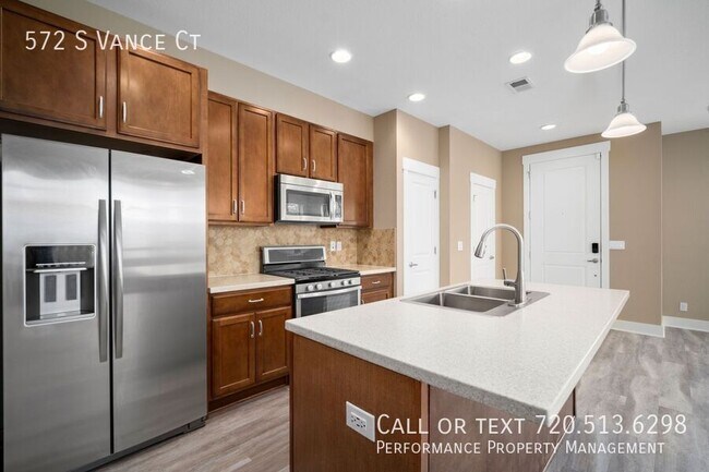 Building Photo - 572 S Vance St