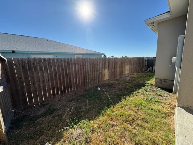 Building Photo - DCR602