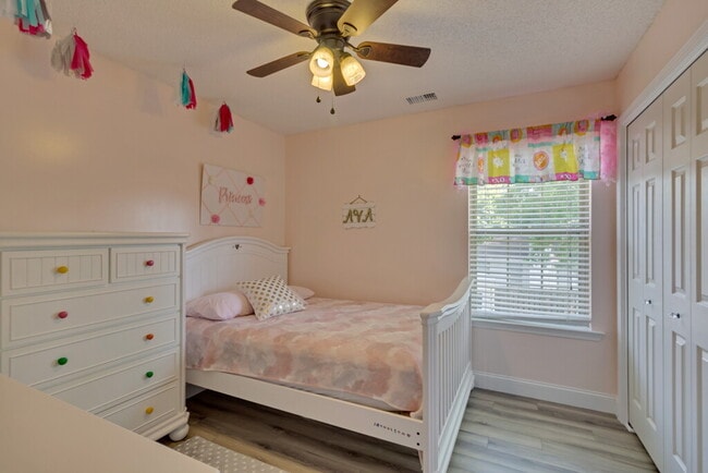 Building Photo - 231 Parkview Ct