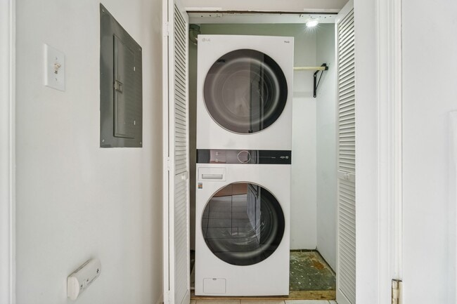 Building Photo - 6 Ray Ct