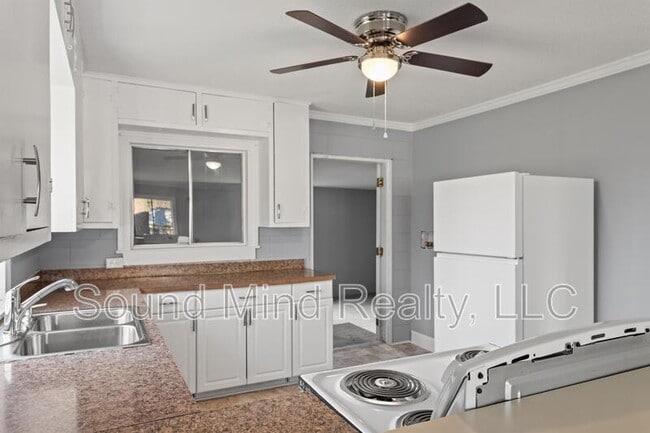 Building Photo - 914 Ranch Farm Rd