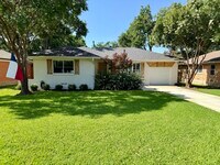Building Photo - 707 Dumont Dr