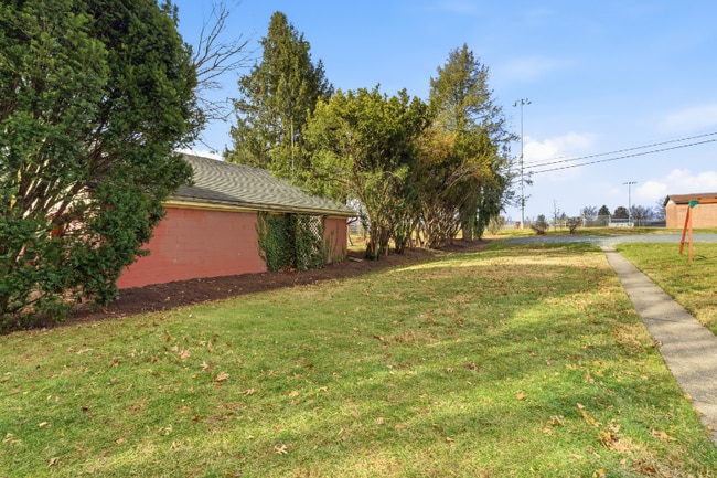 Building Photo - 707 Fairview Ave