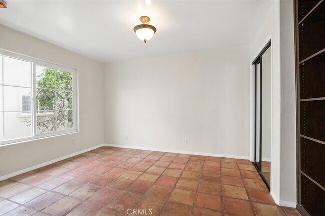 Building Photo - 6031 Shadowbrook Cir