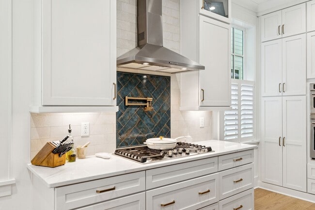 Building Photo - 9013 Stern Aly