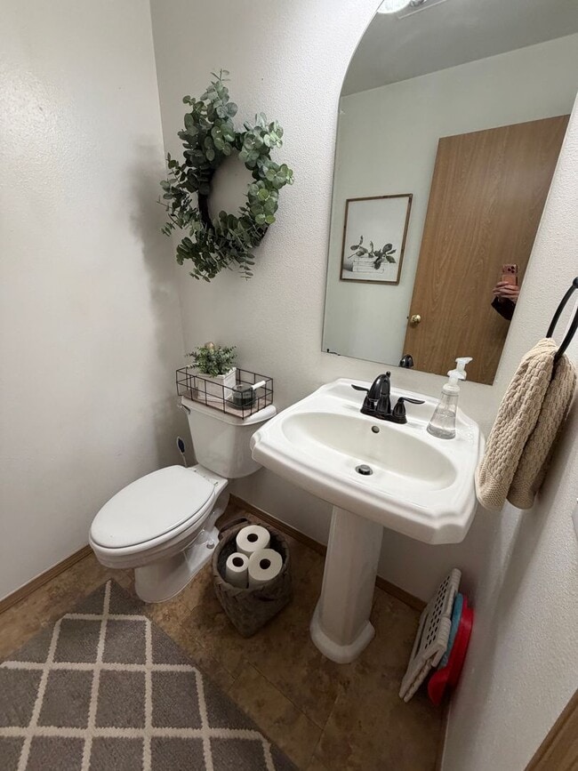 Building Photo - Charming 3-bedroom Dupont Home