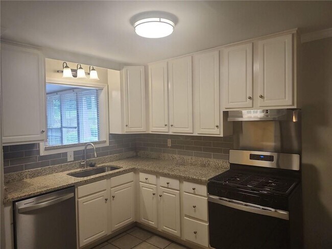 Building Photo - 346 Carpenter Dr NE