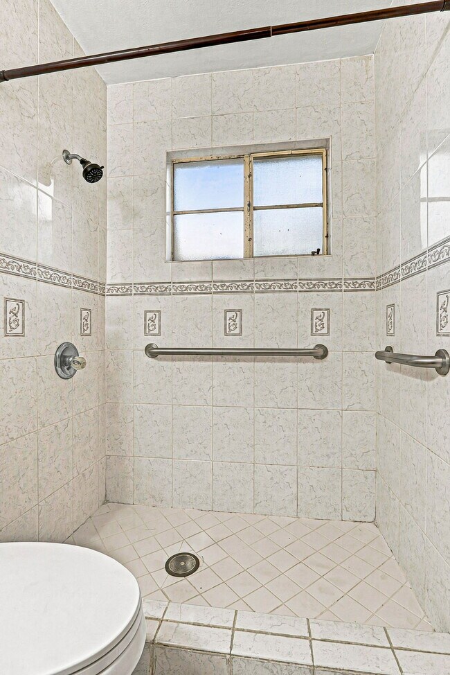 Building Photo - 7713 Veracruz Ave
