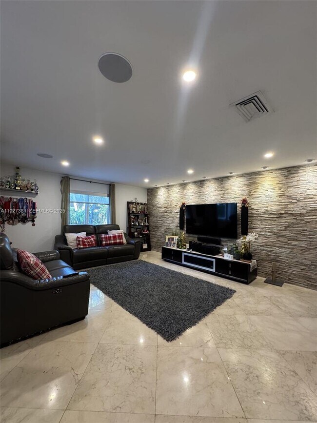 Building Photo - 10973 NW 53rd Ln