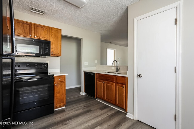 Building Photo - 7878 Cherry Blossom Dr S