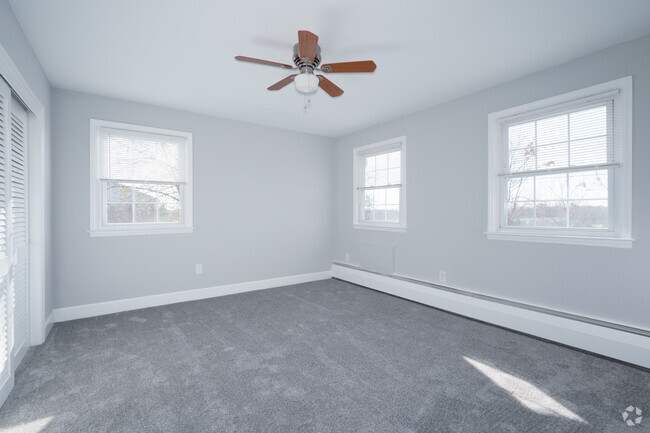 2BR, 1BA - 850SF - Hammonton Gardens