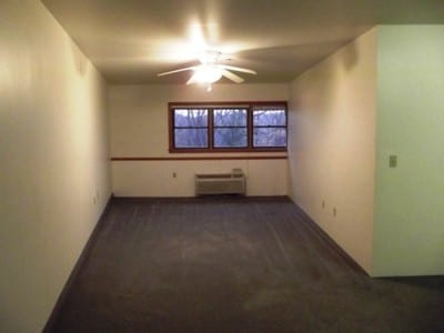 Building Photo - Interior - 800 Greencrest Dr