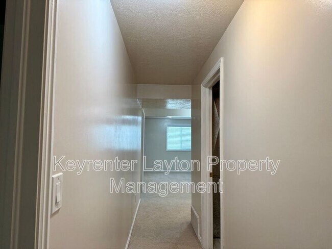 Building Photo - 1070 E 5600 S