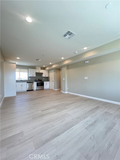 Building Photo - 4251 E Live Oak Ave