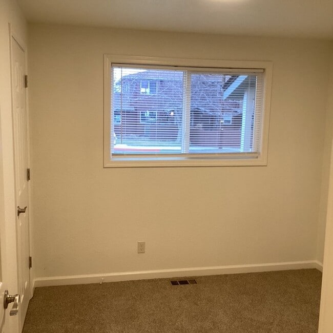 Building Photo - 1444 NW Canyon Dr