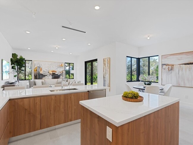 Building Photo - 19701 NE 16th Pl