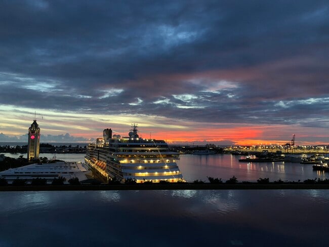 Building Photo - 66 Queen St