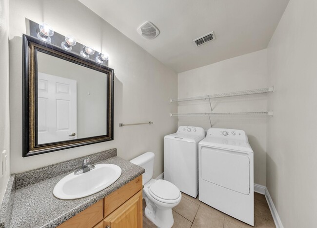Building Photo - 749 Majestic Dr