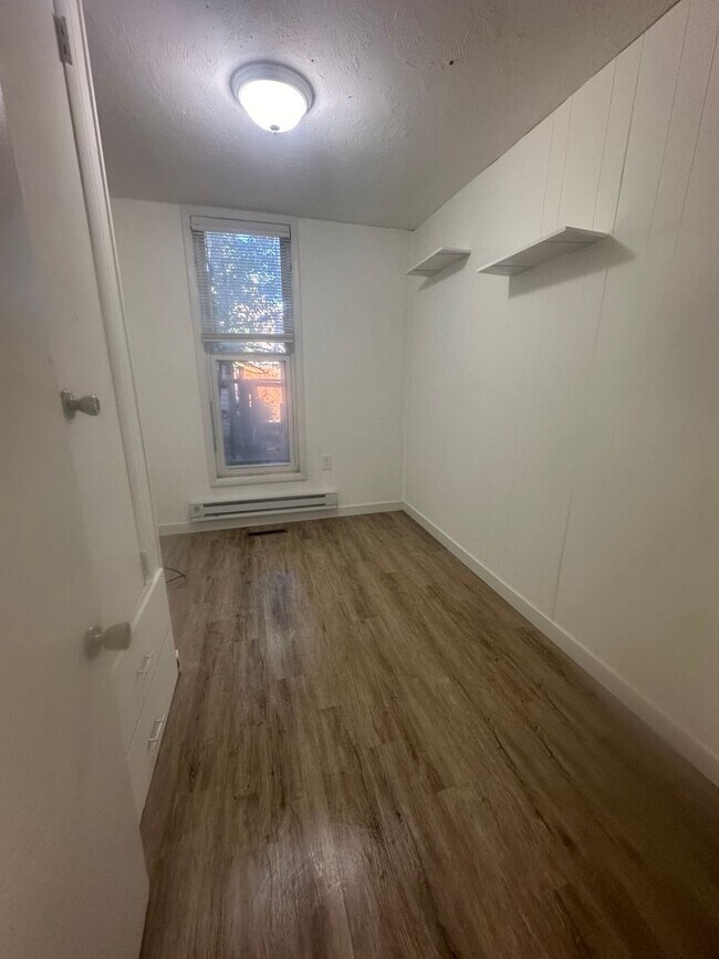 Building Photo - 2422 W Vermijo Ave