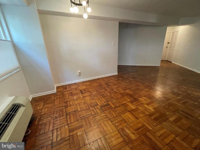 Building Photo - 1801 Clydesdale Pl NW