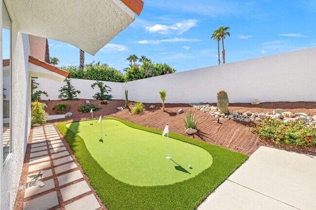 Building Photo - 47215 Heliotrope Dr