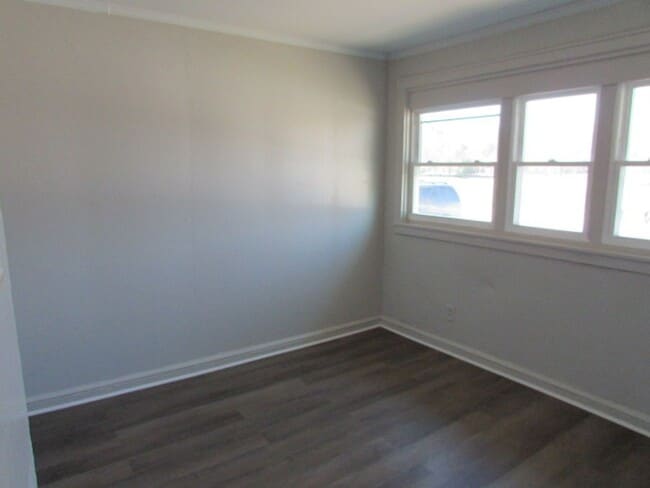 Building Photo - Duplex Unit