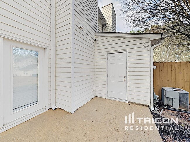 Building Photo - 6692 Villa Ct