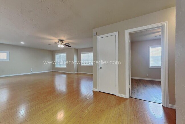 Building Photo - 805 Aransas Dr