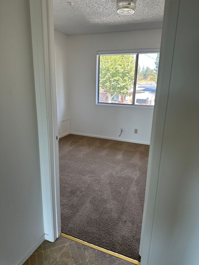 Building Photo - Evans Apartments - 1155 Dr, Santa Rosa CA ...