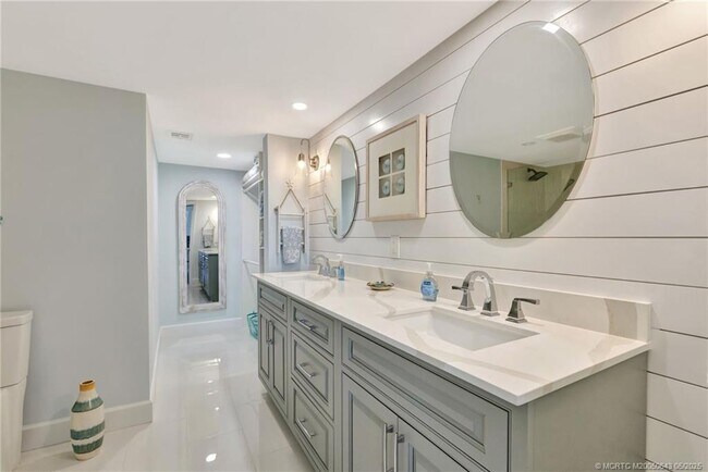 Building Photo - 10000 S Ocean Dr