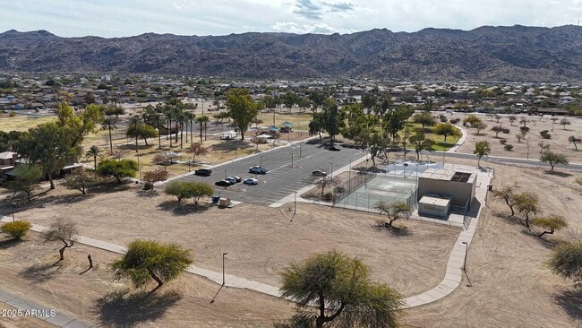 Building Photo - 921 E Desert Ln