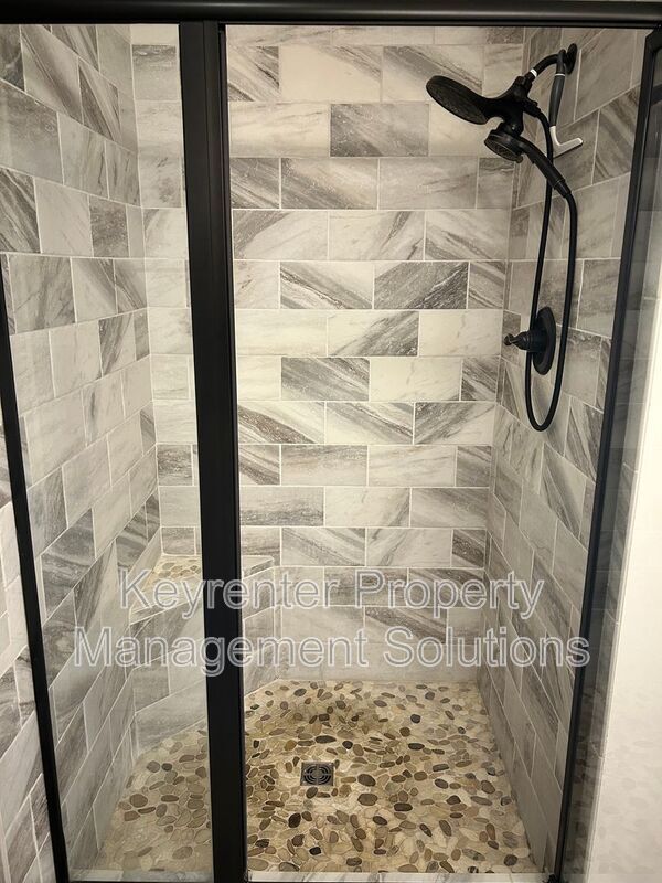 Building Photo - 18 Spring View Dr