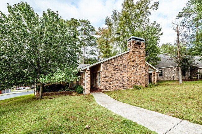 Building Photo - 422 River Oaks Dr