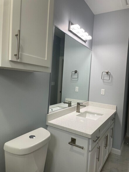 Building Photo - 1019 N Abbey Ave