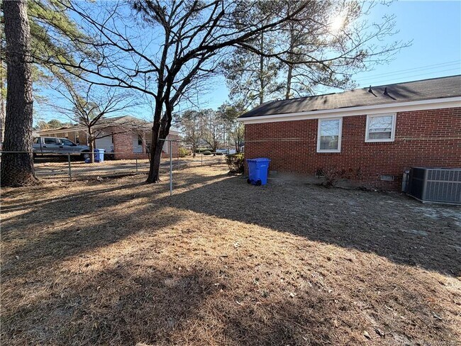 Building Photo - 601 Helen St