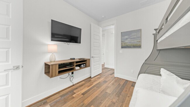 Building Photo - 15 S Deno Dr