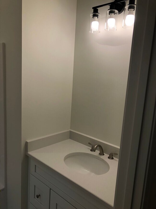 Building Photo - r38