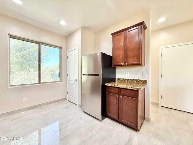 Building Photo - 10631 E Sunflower Ln
