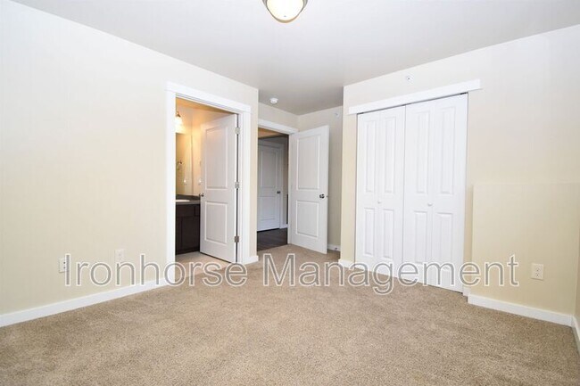 Building Photo - 2226 Baxter Ln