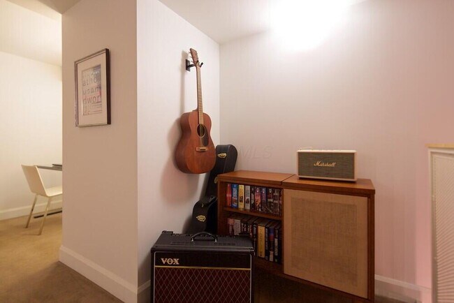 Building Photo - 106 N High St