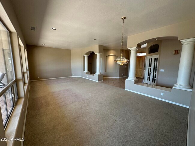 Building Photo - 2053 E Clubhouse Dr