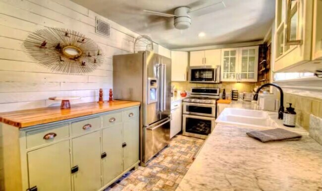 Building Photo - 2328 Avenue M