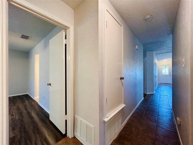 Building Photo - 1709 Morning Quail Dr