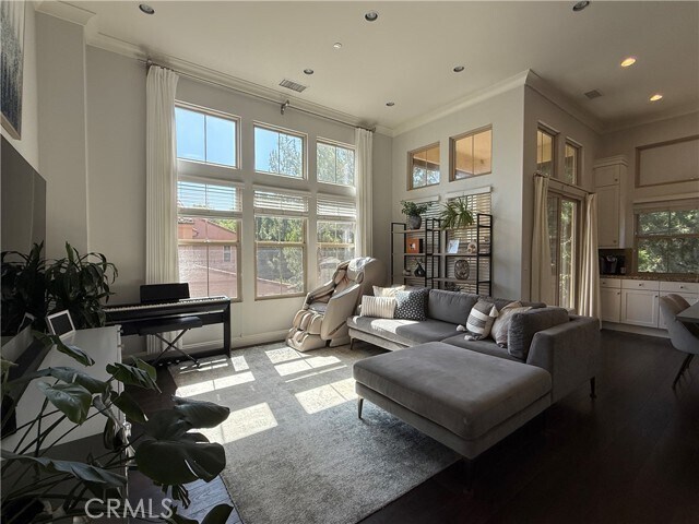 Building Photo - 93 Thornhurst