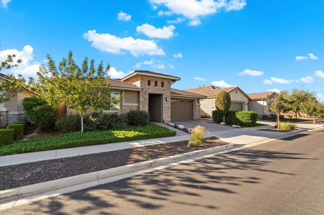 Building Photo - 12410 N 146th Ln