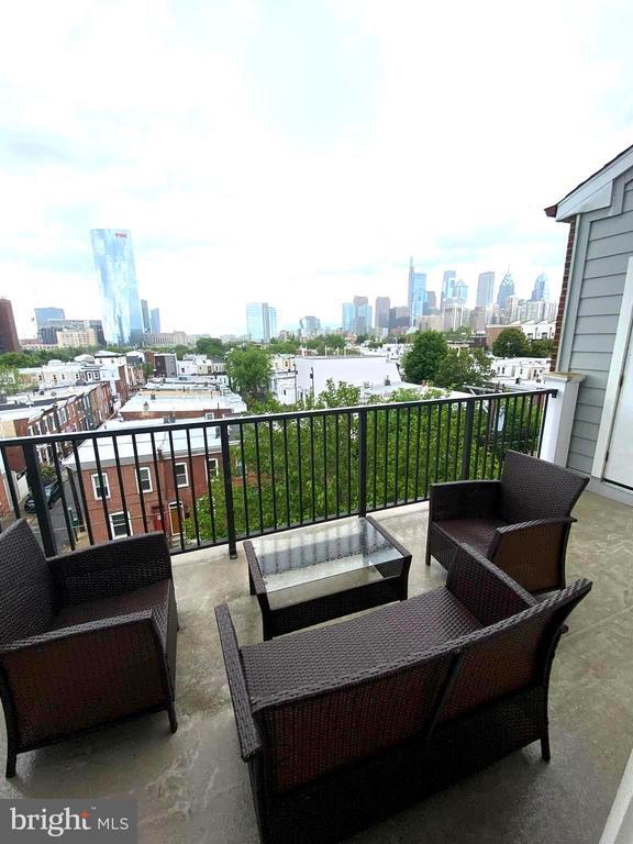 Building Photo - 303 Admirals Way