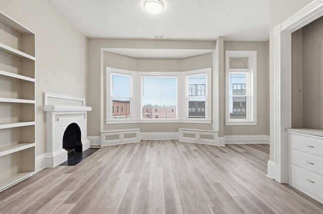 Building Photo - 7 Maple St