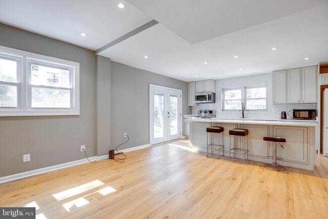 Building Photo - 3923 Forest Grove Dr